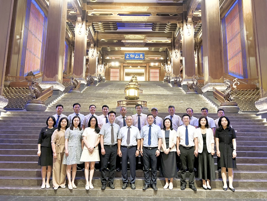恒誠信集團(tuán)2024年度年中工作會議順利召開1.jpg